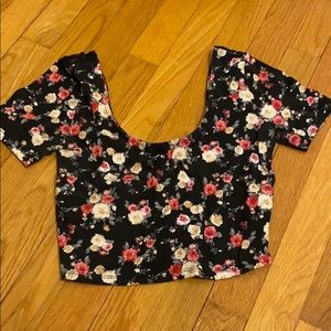 Short sleeve crop top